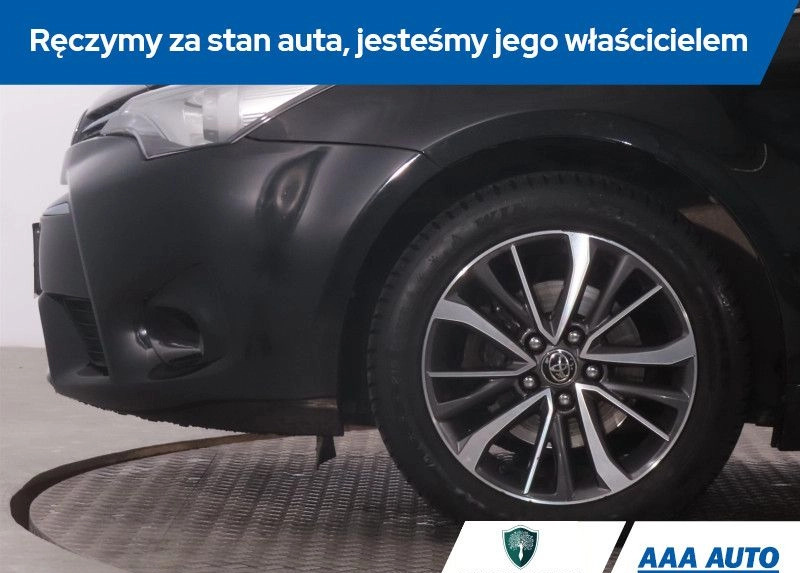 Toyota Avensis cena 63000 przebieg: 133825, rok produkcji 2015 z Piotrków Trybunalski małe 254
